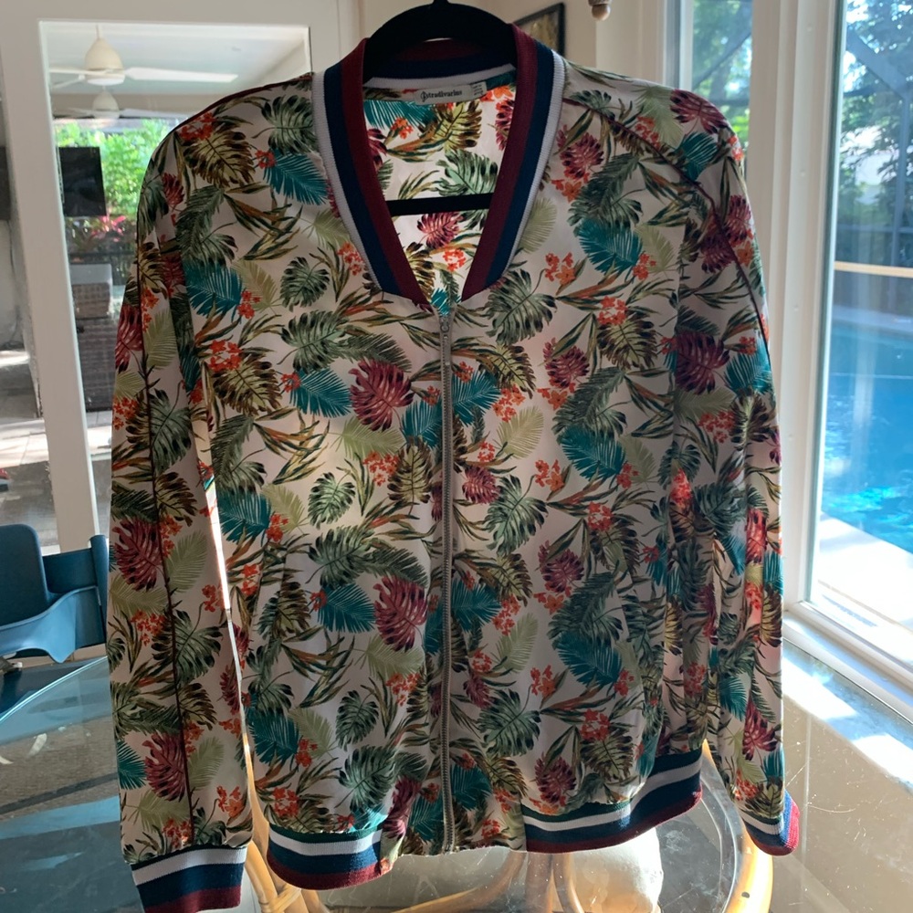 Stradivarius Women’s Light Weight Full Zip Tropical Floral Jacket